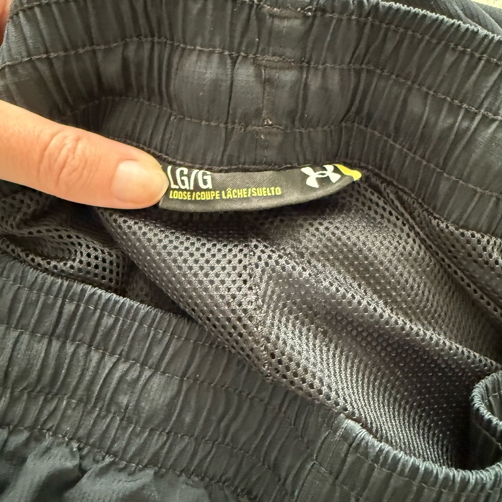 Men’s Black Under Armour Pants - Picture 6 of 6